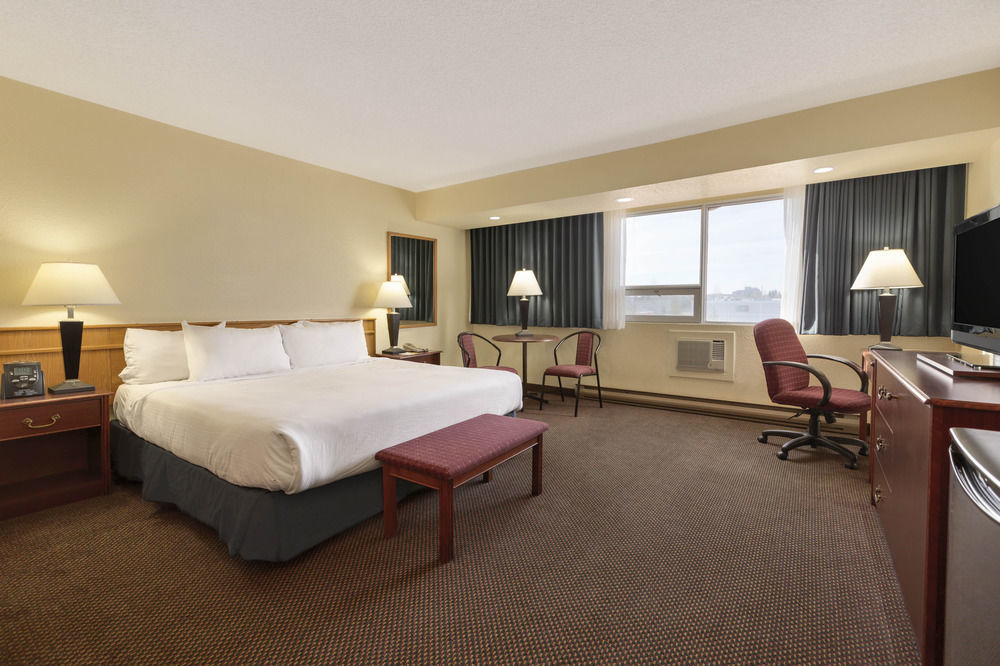 Best Western Plus Edmonton Airport Hotel Leduc Exterior photo